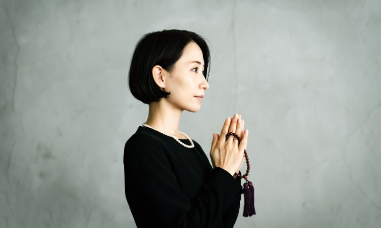 松江市で家族が亡くなったら、まず葬儀社へ電話する